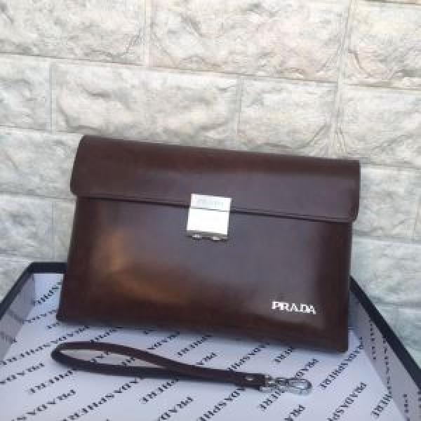 PRADA おしゃれに秋を迎えるために プラダ 2026トレンドカラー秋冬セール  ポーチ 人気ブランドの秋冬新色