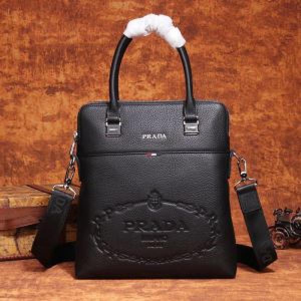 ハンドバッグ  使いやすさのトレンド プラダ 2026-2026秋冬のファッション PRADA 今季トレンド新作はこれ
