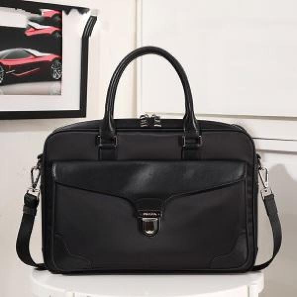 PRADA  2026秋、イチオシ上品 プラダ 新作アイテムが今年流 ハンドバッグ 今シーズン注目のアイテム
