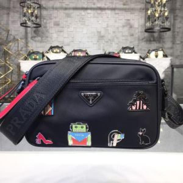 ショルダーバッグ おしゃれ感度が高い秋冬トレンド  プラダ PRADA 先取り 2026/2026秋冬ファッション