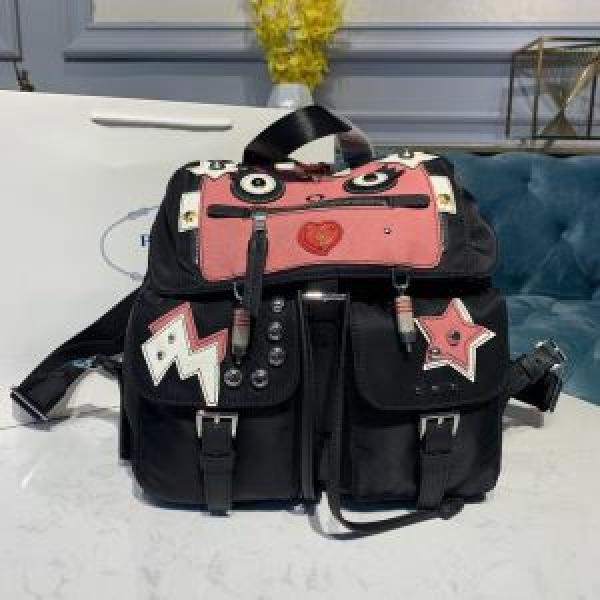 2026トレンドカラー秋冬セール リュック おしゃれに秋を迎えるために  プラダ PRADA とにかく完璧ブランド新作