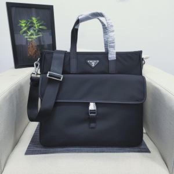 ハンドバッグ  今年らしいおすすめ新品  プラダ 秋冬コーデと相性がいい PRADA 2026秋断然ブランド推し