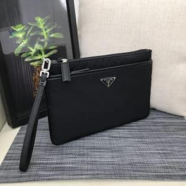 ヒットする秋冬コレクション ポーチ 2026トレンドアイテム激安 プラダ PRADA 秋冬ファッションコーディネート