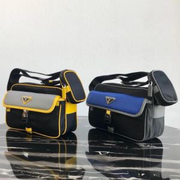 ショルダーバッグ おしゃれさんはいち早く取り プラダ PRADA 2026秋、イチオシ上品 2色可選 新作アイテムが今年流