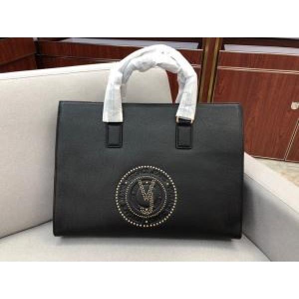 秋にこれがはやりそう ヴェルサーチ注目の秋ファッション一番 VERSACE ハンドバッグ 2026秋冬トレンド押さえておきたい