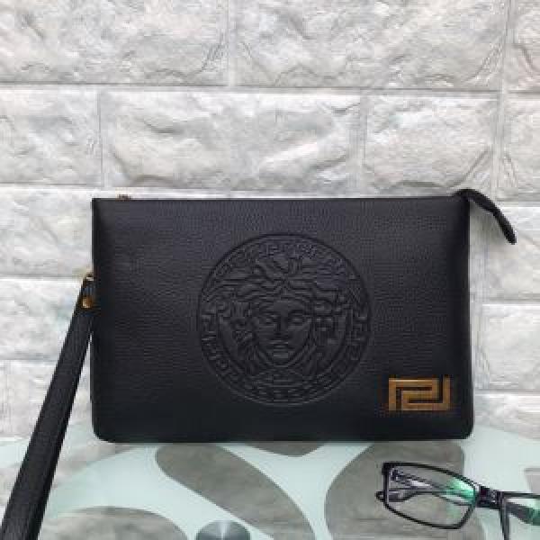 今シーズン注目のアイテム ヴェルサーチ秋こそ楽しめるアイテム VERSACE ポーチ 2026秋断然ブランド推し