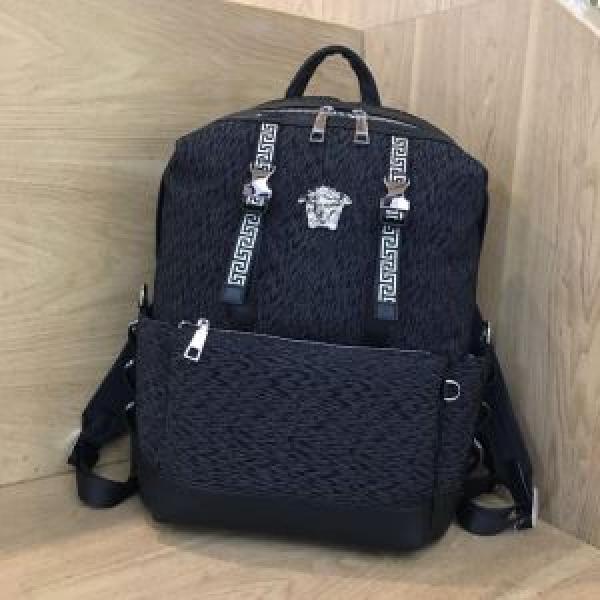 リュック 毎日はちょっとイイ秋冬新品 ヴェルサーチファッショントレンドを早速チェック VERSACE 2026秋冬流行ファション