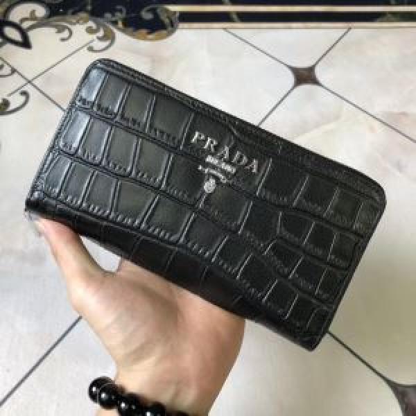 PRADA 最新トレンドコーデおすすめ プラダ  使いやすさのトレンド 財布/ウォレット 機能性が良くブランド新品