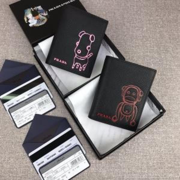 人気の秋冬新作再登場 プラダ PRADA 今年注目すべき秋冬ファッション 財布/ウォレット 2色可選 2026トレンドアイテム激安