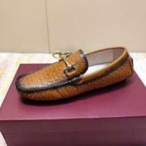 サルヴァトーレフェラガモ 優しいのに存在感 FERRAGAMO最速2026秋冬ト...