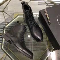 ランニングシューズ 今年の流行りファション プラダ PRADA やっぱり優しい色...