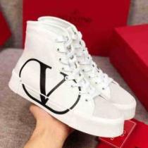 ランニングシューズ 今年注目な新品セール ヴァレンティノ2026秋冬最重要アイテム  VALENTINO 男女兼用 秋冬とれんど新品目立ち