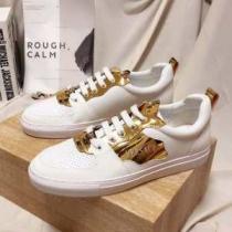 ヴェルサーチ秋冬もちろん主役級 VERSACE  大人かわいい秋冬コーデを楽しみ...