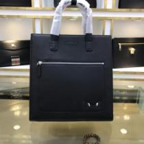 ゆったりきれいめスタイル新品　フェンディ 2026年秋冬のトレンドをカッコ良く押さえ　FENDI ハンドバッグ　絶対に押さえておきたい人気色