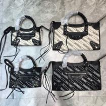 とにかく完璧ブランド新作 バレンシアガ大胆なチェックの人気トレンド  BALENCIAGA 秋服コーデ2026年版 多色選択可 ハンドバッグ