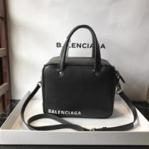今年注目すべき秋冬ファッション バレンシアガ BALENCIAGA 人気の秋冬新...