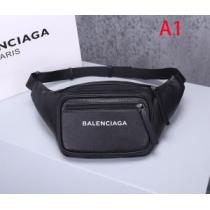 秋冬コーデと相性がいい バレンシアガ おしゃれなファッションコーデ BALENCIAGA ウエストポーチ 2026トレンド秋冬おすすめ安い