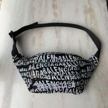 おしゃれに秋を迎えるために バレンシアガ人気ブランドの秋冬新色  BALENCIAGA ウエストバック 2026トレンドカラー秋冬セール