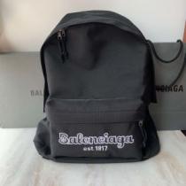 秋冬コーデと相性がいい バレンシアガ おしゃれなファッションコーデ BALENC...