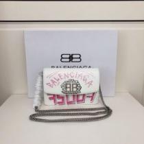ミニバッグ秋冬にお世話になる定番  バレンシアガ優しいのに存在感  BALENC...
