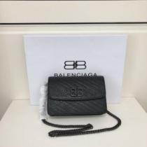 バレンシアガ秋冬から人気継続中  BALENCIAGA最速2026秋冬トレンドブランド ミニバッグ シンプルに着こなしたい
