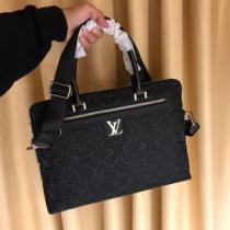 2026-20秋冬トレンドファッション ルイ ヴィトン LOUIS VUITTON 最新秋冬トレンドをチェック ハンドバッグ  秋冬流行りファション
