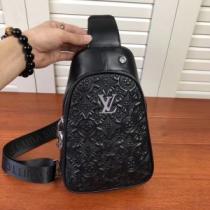 やっぱり優しい色 ルイ ヴィトン 秋にこれがはやりそう LOUIS VUITTON サイズのよさを感じる新作 ウエストバック 【2026秋冬トレンド】押さえておきたい