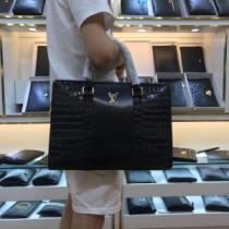 ハンドバッグ  人気ブランドの秋冬新色 ルイ ヴィトン着心地もなめらかで快適  LOUIS VUITTON  2026トレンドカラー秋冬セール
