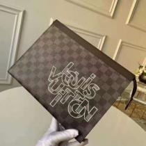 ポーチ  トレンド入り確実最新コレクション ルイ ヴィトン2026年秋冬に欠かせない  LOUIS VUITTON おしゃれでおすすめ今季トレンド