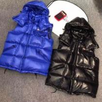 【2026-2026秋冬】おしゃれの人気色 MONCLER モンクレール 秋冬トレンド感のある着こなし 高レベルの保温性  ダウンジャケット メンズ