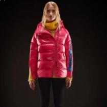 モンクレール MONCLER 19FW保温性に優れるものに大人かわいい秋冬コーデ...