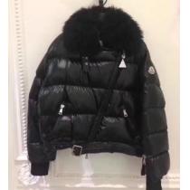 2026最新コラボ ダウンジャケット MONCLER やっぱり優しい色 モンクレ...