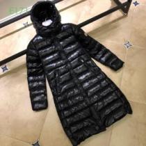 モンクレール 様々なシーンに似合う秋冬コーデ MONCLER  ダウンジャケット...