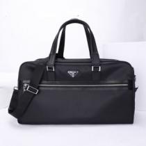 プラダ 今年の流行りファション PRADA 最新秋冬トレンドをチェック！2026...
