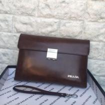 PRADA おしゃれに秋を迎えるために プラダ 2026トレンドカラー秋冬セール  ポーチ 人気ブランドの秋冬新色