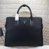 プラダ 秋こそ楽しめるアイテム PRADA今年らしいおすすめ新品  ハンドバッグ...