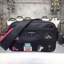 ショルダーバッグ おしゃれ感度が高い秋冬トレンド  プラダ PRADA 先取り ...