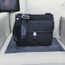 PRADA 今シーズン注目のアイテム ショルダーバッグ 2026秋、イチオシ上品...