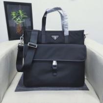 ハンドバッグ  今年らしいおすすめ新品  プラダ 秋冬コーデと相性がいい PRA...