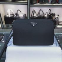 プラダ 秋トレンドの新定番 PRADA 気になる2026年秋のファッション ポー...