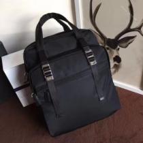 今季トレンド新作はこれ リュック プラダ カジュアルコーデオシャレ PRADA ...