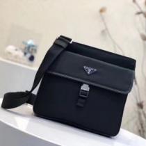 プラダ 秋冬もちろん主役級 PRADA 大人かわいい秋冬コーデを楽しみ ショルダーバッグ 2026秋に注目したい