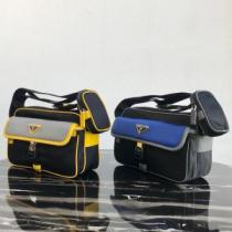 ショルダーバッグ おしゃれさんはいち早く取り プラダ PRADA 2026秋、イチオシ上品 2色可選 新作アイテムが今年流