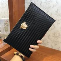 VERSACE  ファッション上級者向け ヴェルサーチ素敵続くトレンド ポーチ 2026秋冬トレンドデザイン