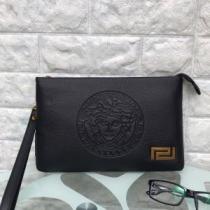 今シーズン注目のアイテム ヴェルサーチ秋こそ楽しめるアイテム VERSACE ポ...