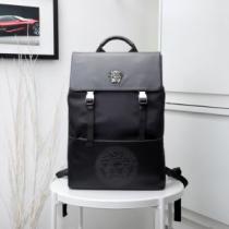 【2026秋冬トレンド】押さえておきたい ヴェルサーチVERSACE 秋にこれがはやりそうリュック サイズのよさを感じる新作