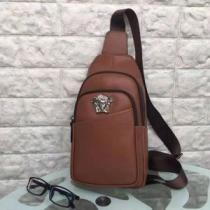 今年注目な新品セール ヴェルサーチVERSACE 秋冬とれんど新品目立ち ボディ...