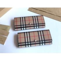 バーバリー 秋にこれがはやりそう BURBERRY【2026秋冬トレンド】押さえておきたい  財布/ウォレット サイズのよさを感じる新作