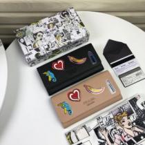 おしゃれ度アップ秋冬コレクション プラダ PRADA 2026秋のファッショントレンドはこれ 財布/ウォレット 秋ファションのトレンド2色可選