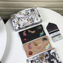 プラダやっぱり優しい色  PRADA 最新秋冬トレンドをチェック 財布/ウォレット 2色可選 最新秋冬トレンドをチェック！2026-20秋冬